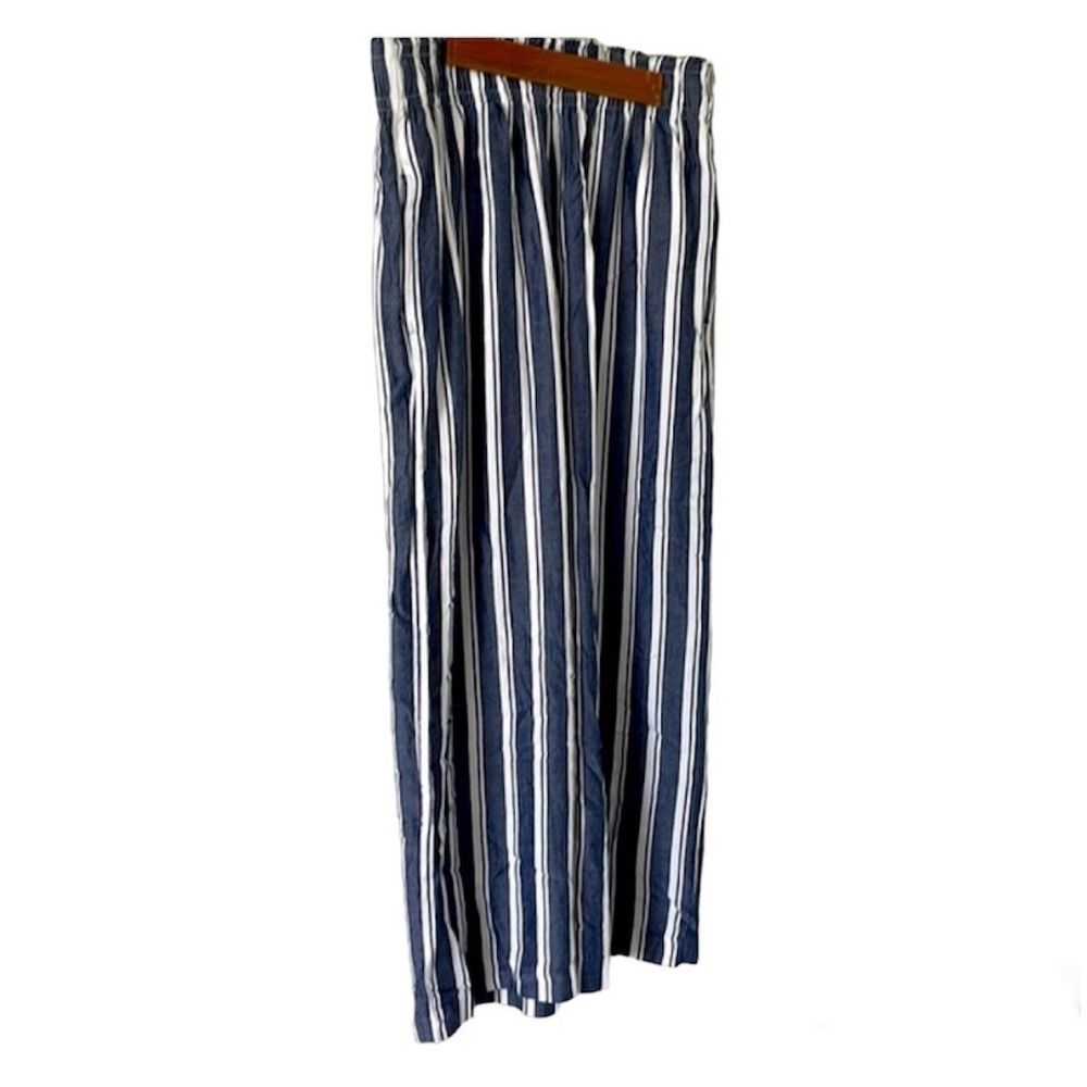C & C California wide leg navy/white strip pant in womens medium.
